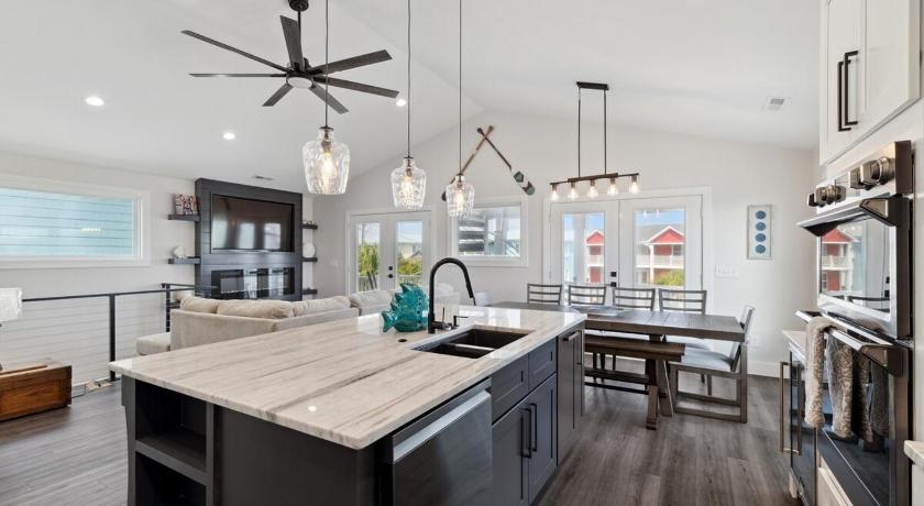 キュアビーチ Second Row Beach House with Game Room 4つ星 宿泊施設 レストラン