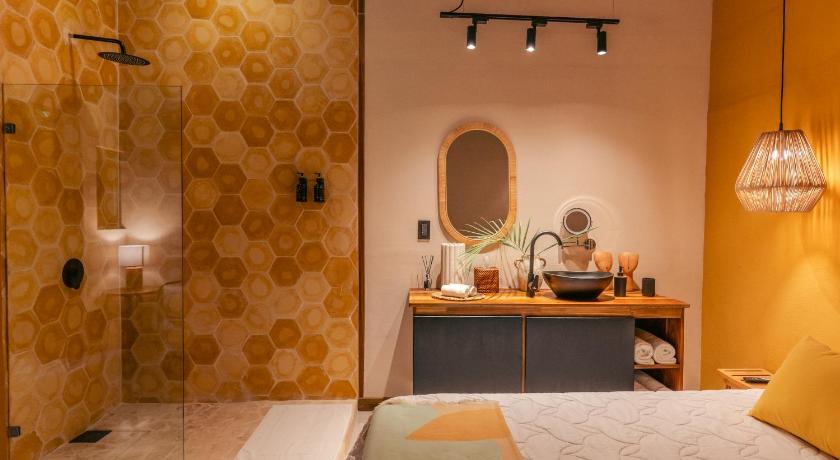 Image of Deluxe Room 9