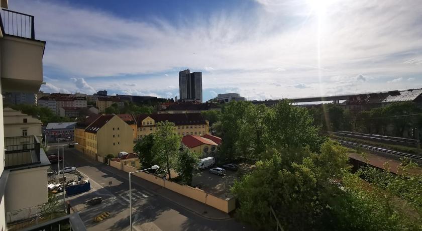 free Parking center location Nuslesky Pivovar sunset balcony home - image 8