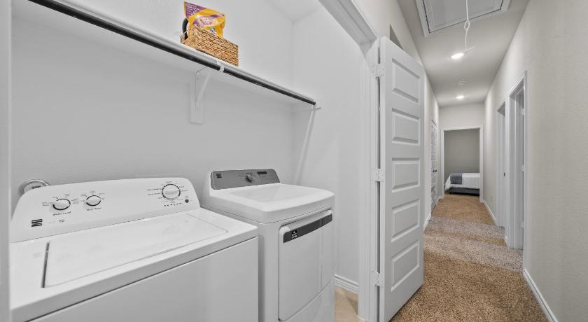 댈러스 (TX) Luxurious 4 Bed Duplex Getaway! 4성급 숙소 부대시설