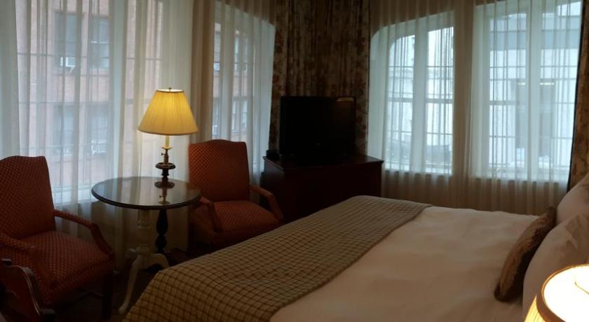 Фото: Улучшенный угловой номер (Superior Corner Room) 3