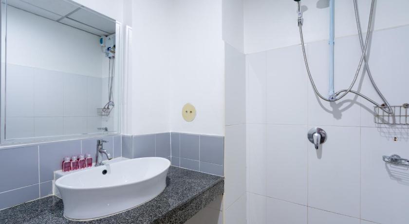 Image of Family Room With Shower 10