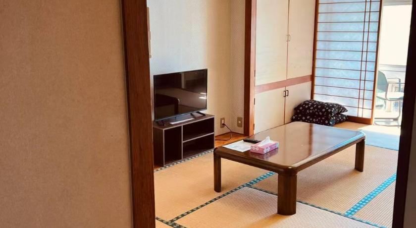 湯河原 Sky Villa 湯河原 個室Ocean View 無料駐車無料送迎お風呂なし24時間シャワーのみ 宿泊施設 ロビー