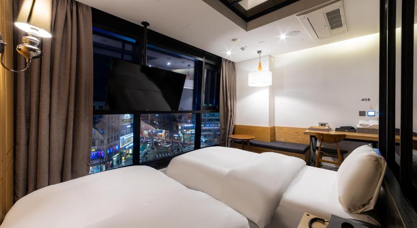 Image of Superior Twin 8