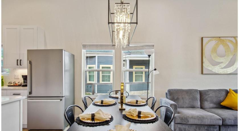 聖安東尼奧 Skyline Retreat 3BR-3BA w Stunning Views Near DT 4星级 住宿 餐厅