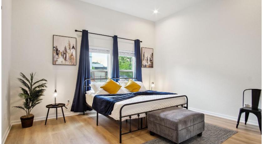 聖安東尼奧 Skyline Retreat 3BR-3BA w Stunning Views Near DT 4星级 住宿 泳池