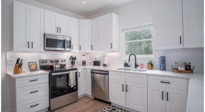聖安東尼奧 Vibrant 4BR3BA Oasis Near Happy Downtown 4星级 住宿 餐厅