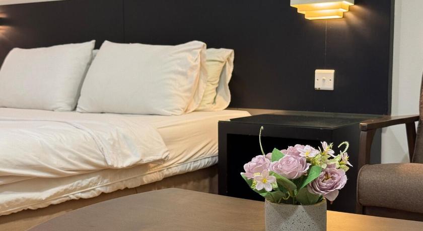 Image of Studio Apartment with King Bed 17