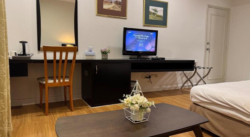 Image of Studio Apartment with King Bed 14