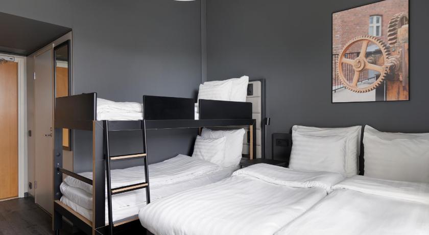 Image of Standard Family Room 4