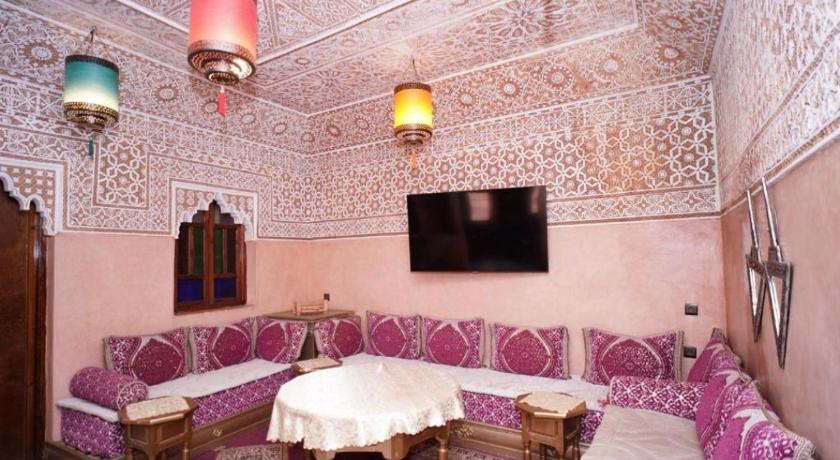Image of Basic Triple Room with Shared Bathroom 2