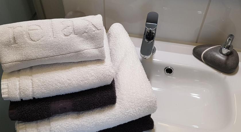 Image of Family Room with Bathroom 3