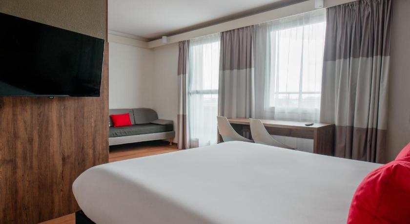Junior Suite with balcony, double bed and a sof a fotója 0