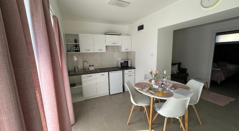 Holdfeny apartman