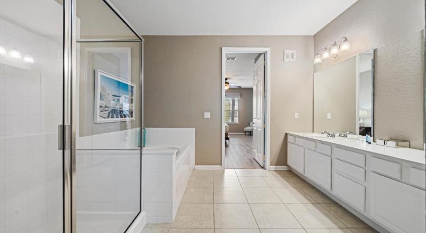Image of Luxury Three-Bedroom Apartment 2