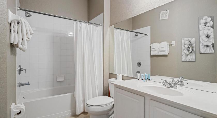 Image of Luxury Three-Bedroom Apartment 15