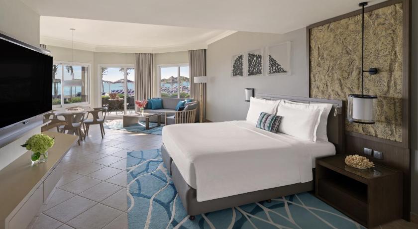 Image of Large Oceanfront Room with Terrace 3