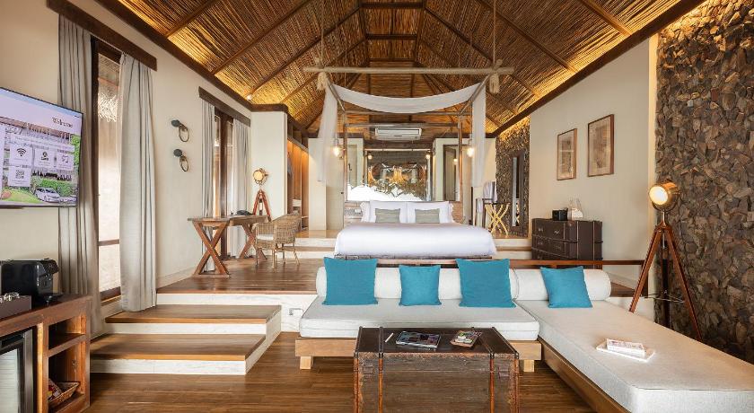 Image of Beachfront Pool Villa Jacuzzi 12