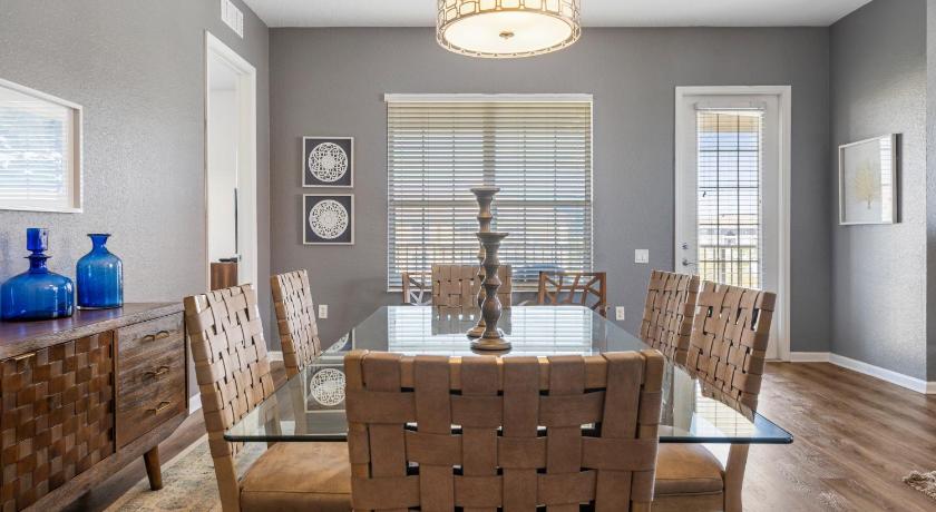 Image of Luxury Three-Bedroom Apartment 7
