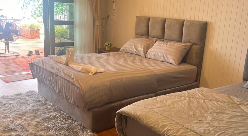 Image of Deluxe Family Room 0