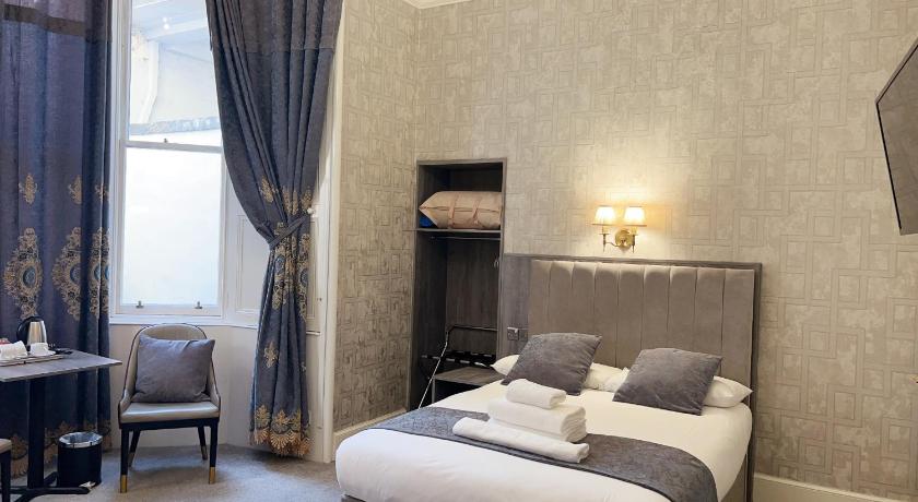 Image of Family Room 0