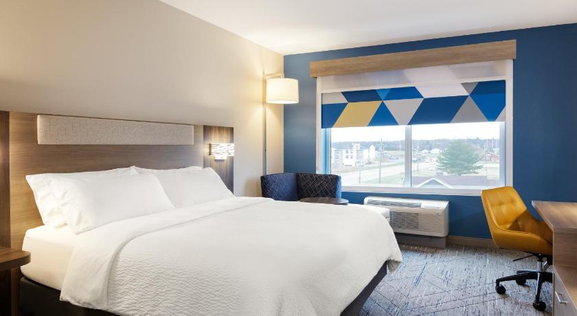 Image of 1 King Bed 1 Bedroom Suite 0