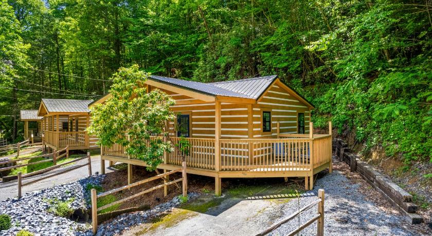 Gatlinburg (TN) 5 Cabins In Gburg Sleeps 16 Firepit & Games 4-Star Accommodation restaurant