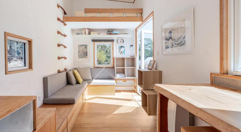 Off grid Tiny House in the bush, 5min from town