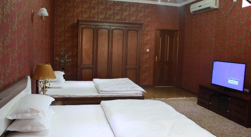 Deluxe Queen Room with Two Queen Beds, Hello Dushanbe Hostel in Dushanbe