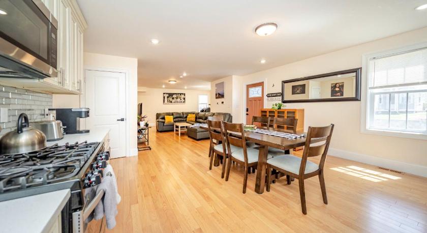 クインシー (MA) 37 - 3BR Quincy - Cozy Townhouse near Adams Park 4つ星 宿泊施設 ロビー