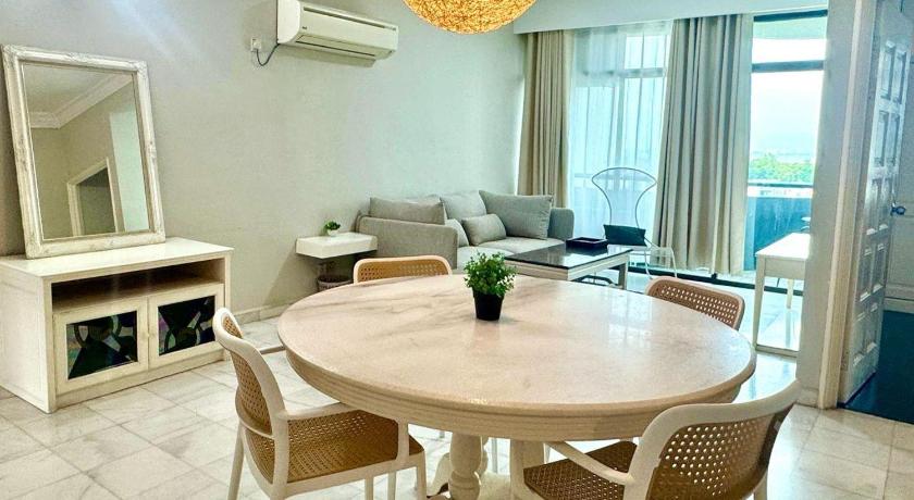 Image of 1 Bedroom Deluxe Suite 12