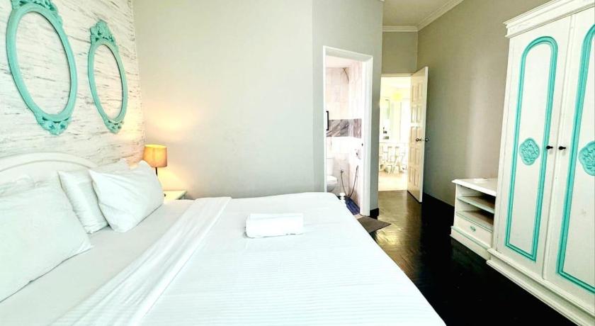 Image of 1 Bedroom Deluxe Suite 17