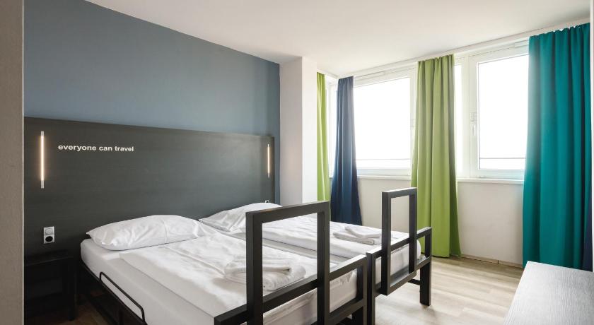 Image of Twin Room 4