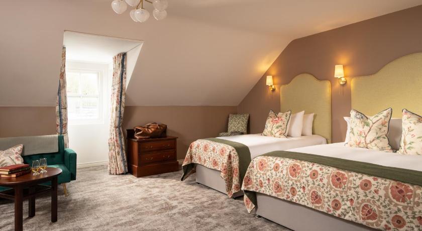 Carloy The Harbourview Hotel 3-Star Hotel room