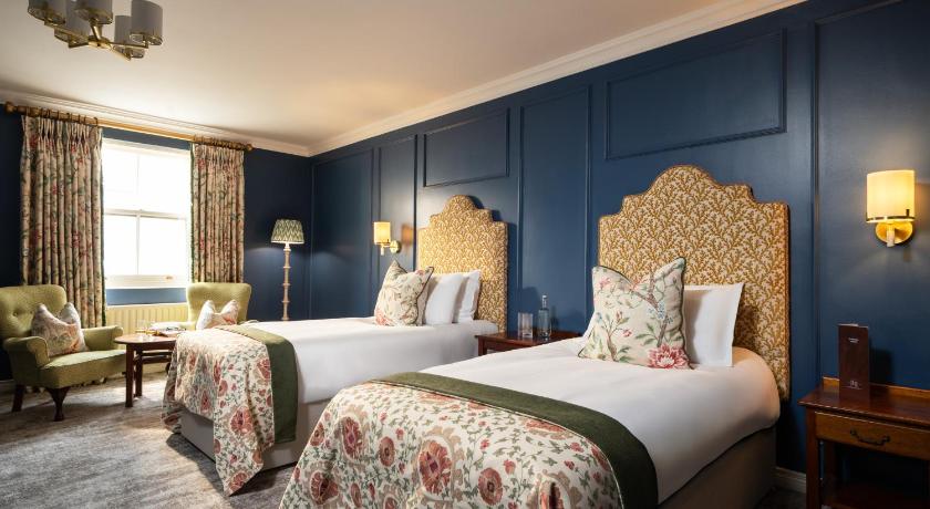 Carloy The Harbourview Hotel 3-Star Hotel suite