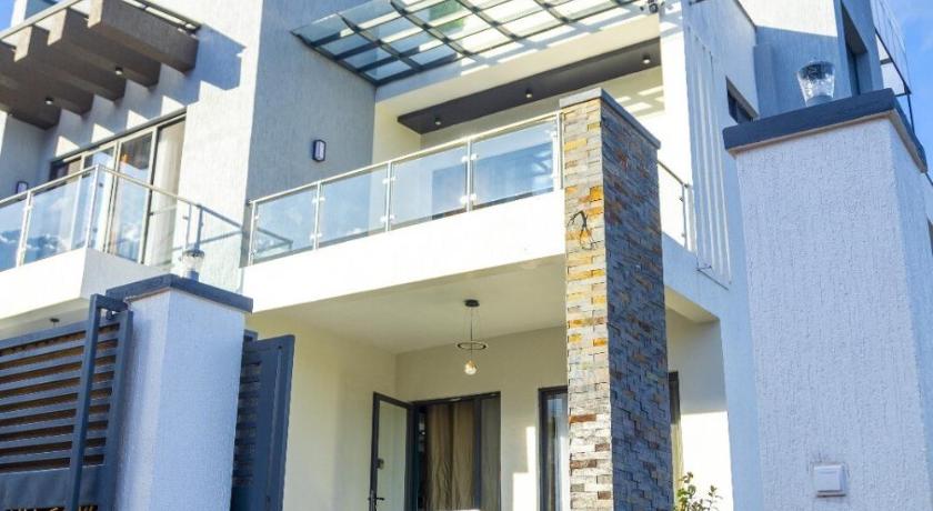 Image of Apartment 3