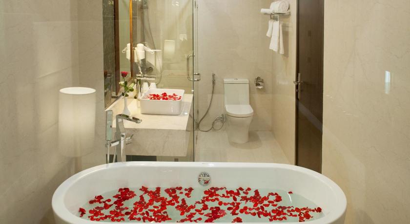 Image of King Junior Suite with Balcony 9