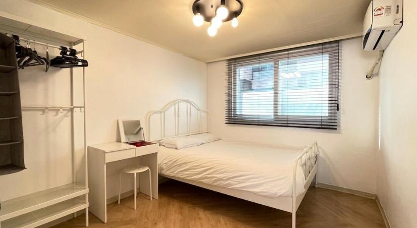 Seoul Iee Sang House Room 3, 4 queen beds #COEX #Plastic surgery #Hospital #Lotte World #Free parking #Fam 4-Star Single Room view