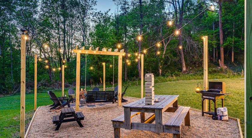 뉴포트 (VA) NEW! Shenandoah family & dog friendly cabin - 5 min walk river with private river access, BBQ, playg 4성급 숙소 스위트룸