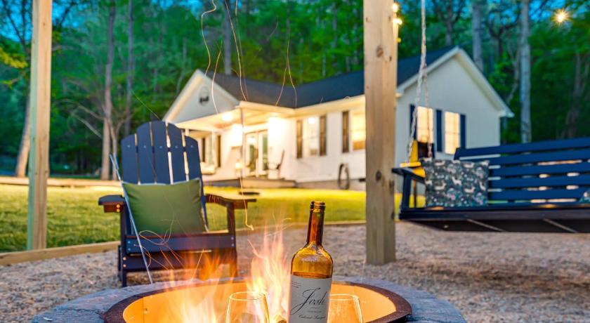 뉴포트 (VA) NEW! Shenandoah family & dog friendly cabin - 5 min walk river with private river access, BBQ, playg 4성급 숙소 부대시설