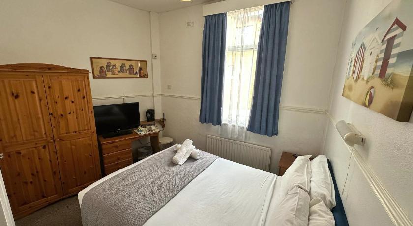 Image of Standard Double Room with Shared Bathroom 0