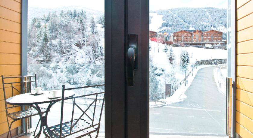 Imatge de Apartament 3 Habitacions amb Vista (Three-Bedroom Apartment with Views) 7