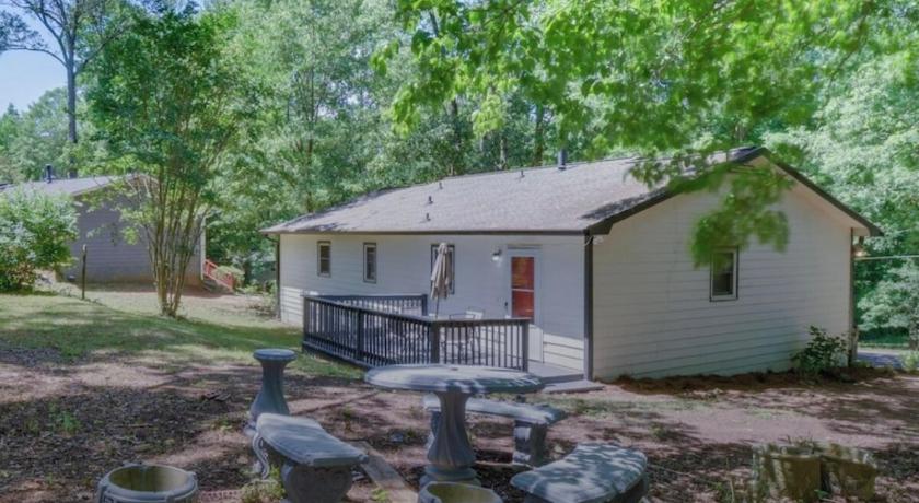 雅典 (佐治亚州) Athens home with Deck Near Sanford Stadium 4星级 单人房 景观