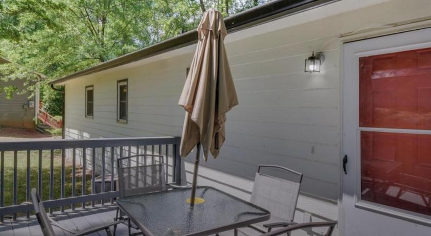 雅典 (佐治亚州) Athens home with Deck Near Sanford Stadium 4星级 单人房 泳池