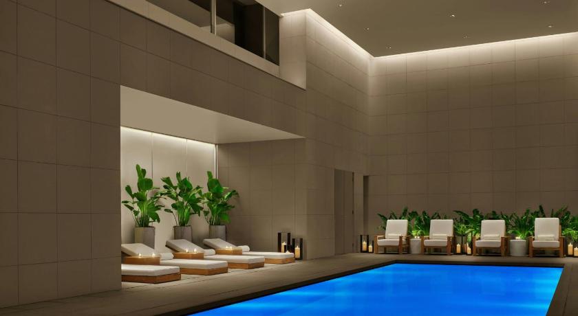 東京 The Tokyo EDITION, Toranomon 5つ星 ホテル プール