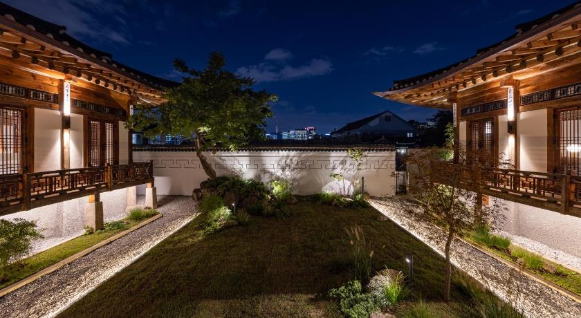 서울 노스텔지어 한옥호텔 (Nostalgia Hanokhotel) 5성급 호텔 외관