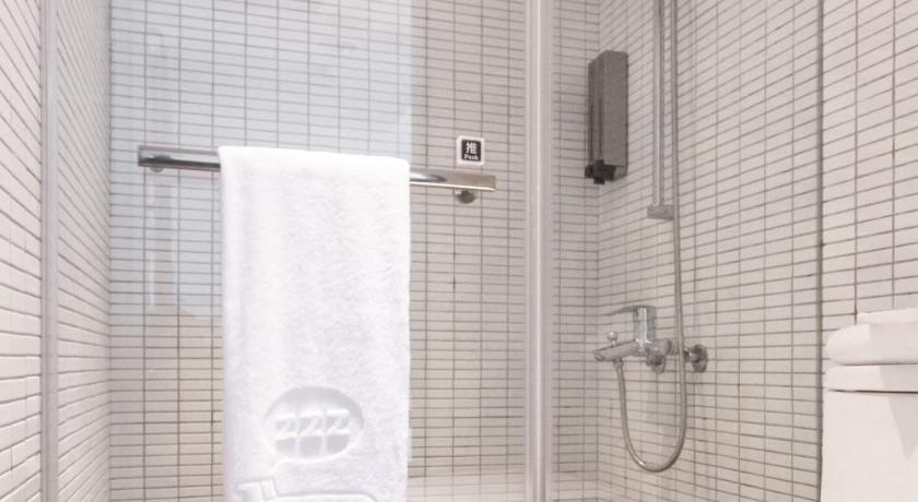 Image of Standard Quadruple Room 5