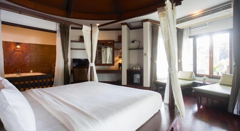 Image of Sea View Suite with Jacuzzi 0