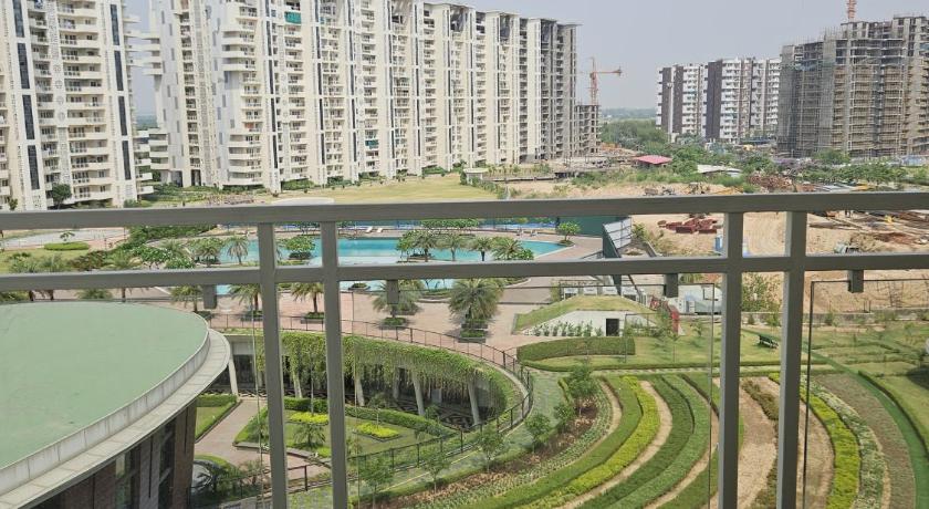 Homestay 3 Bhk Apartment with balcony Near Chandigarh Airport IT city Mohali
