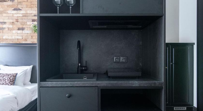 Image of Medium Studio with Kitchenette and Air Conditioning 5